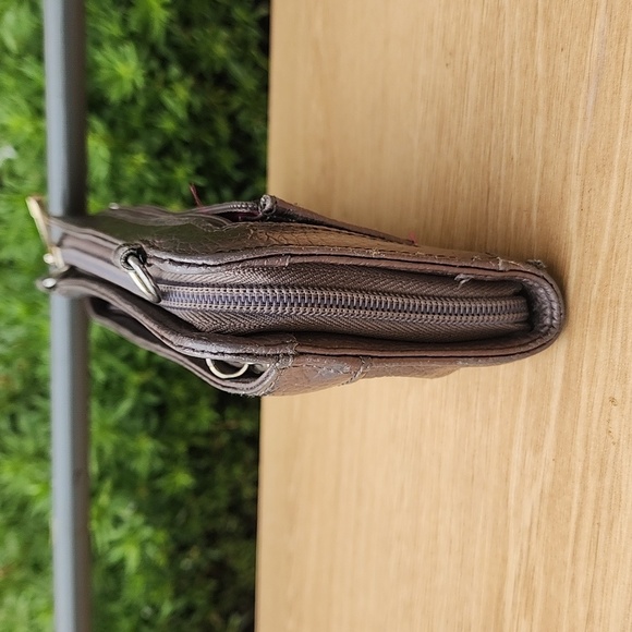 Juicy Couture Iridescent Convertible Purse Wallet - Picture 2 of 15